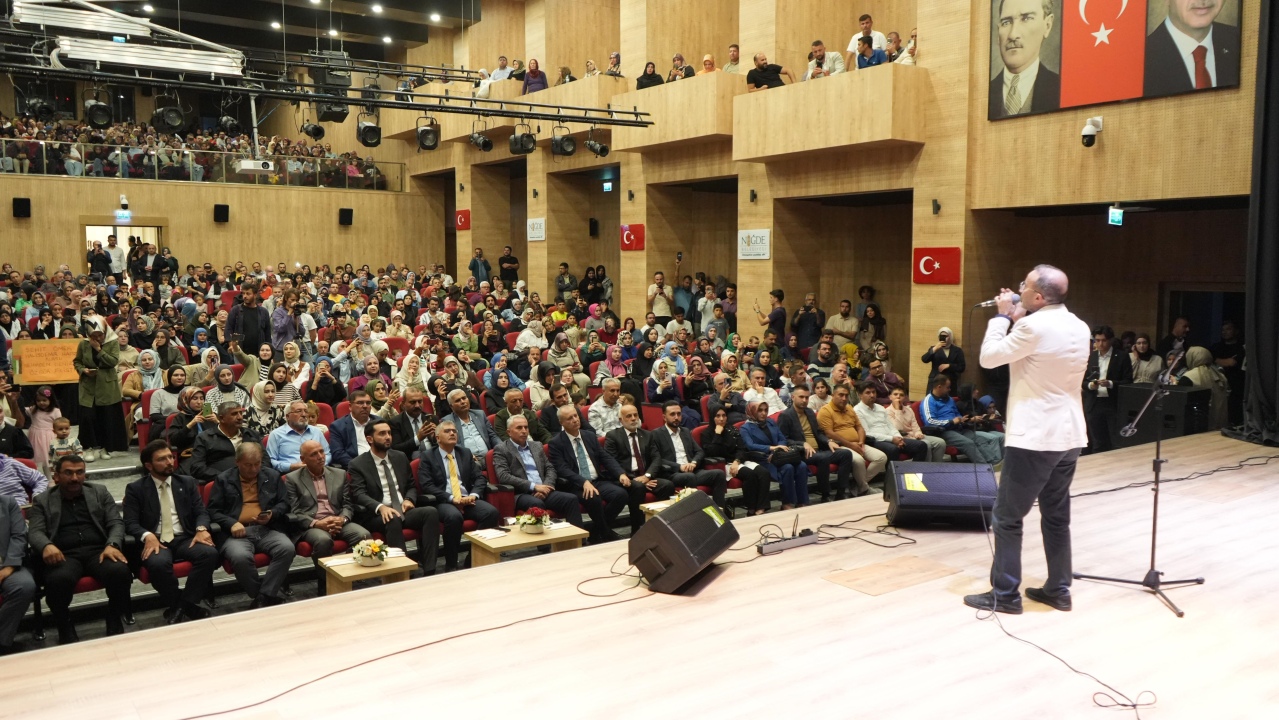 Niğde'den Gazze'ye Destek Haykırışı: Ömer Karaoğlu'nun Katılımıyla Duygusal Program