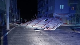 Niğde'nin Çiftlik İlçesinde Fırtına Felaketi: Çatılar Uçtu, Araçlar Zarar Gördü