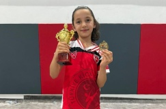 Niğde'yi Temsil Eden Melisa Adıgüzel, Hatay'da Kick Boks Şampiyonu Oldu