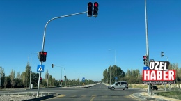 Niğde 100. Yıl Bulvarı’ndaki trafik ışıkları sürücüleri çileden çıkarıyor
