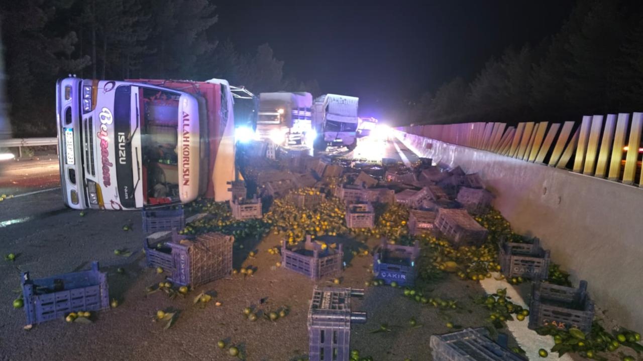 Niğde- Adana Otoyolu'nda Zincirleme Trafik Kazası