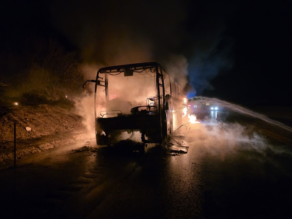  Adana-Niğde Otoyolunda  39 yolcusu bulunan otobüs alev alev yandı  
