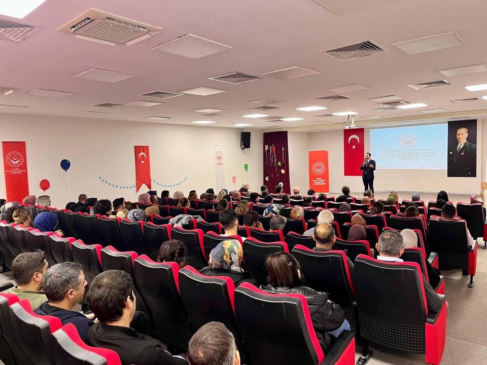 Niğde Aile ve Sosyal Hizmetler İl Müdürlüğü’nde 6 aylık değerlendirme toplantısı yapıldı