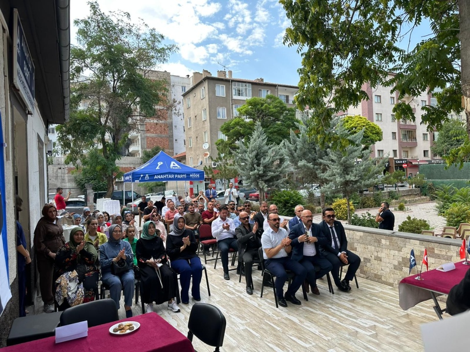 Niğde Anahtar Parti Merkez İlçe Kongresini Başarıyla Tamamladı