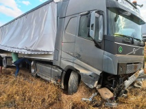 Niğde-Ankara Otobanında TIR Tarlaya Girdi!