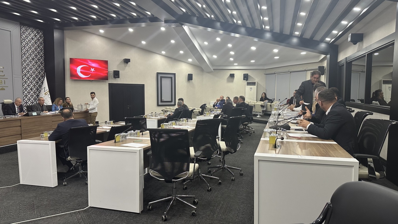 Niğde Belediye meclisinde hareketli anlar