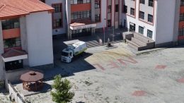 Niğde Belediyesi'nden yeni öğretim yılına özel kapsamlı okul bahçesi temizliği 