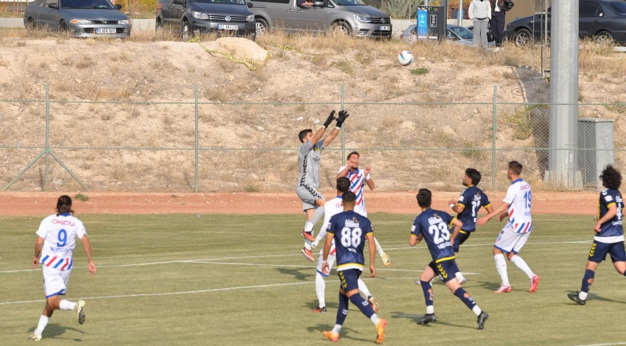 Niğde Belediyespor Evinde Dağıldı: Kolibri Ağrıspor 5-1 Galip Geldi