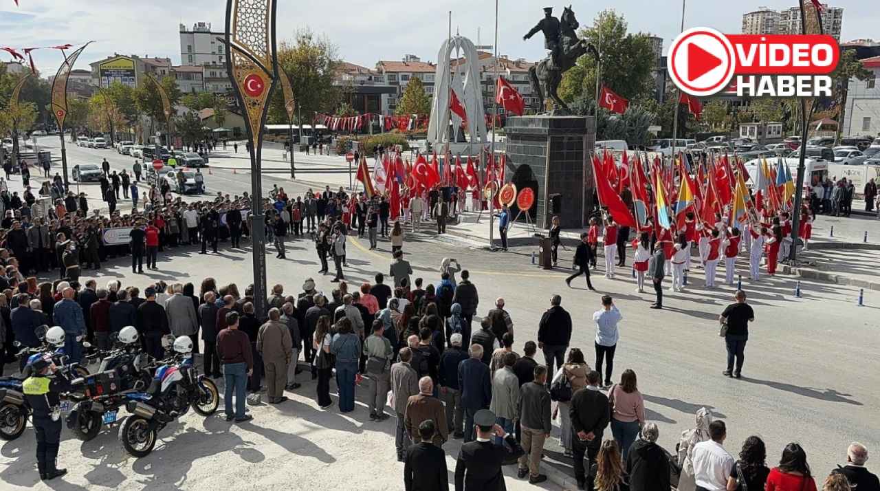 Niğde’de Atatürk Anıtı’na çelenk sunuldu
