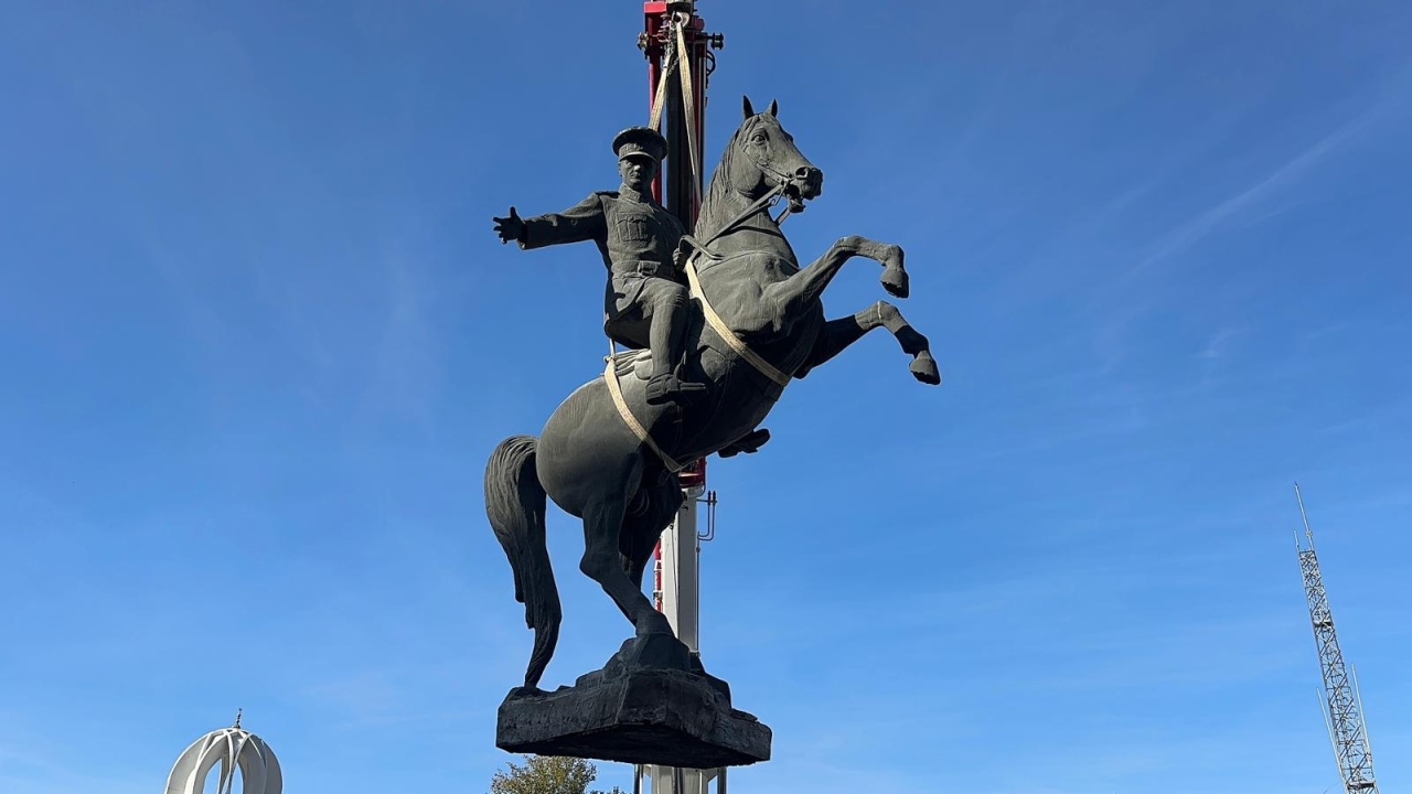 Niğde’de Atatürk anıtı yeni yerine taşınıyor