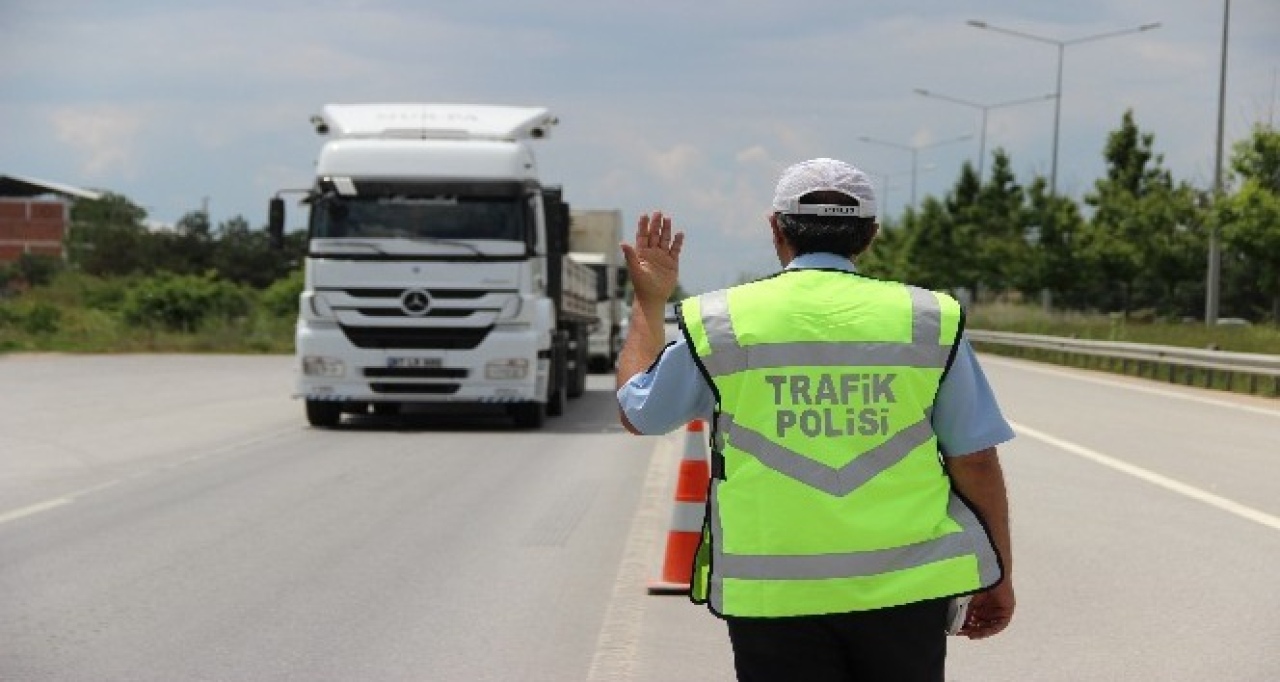 Niğde’de binlerce araç kontrol edildi, çok sayıda araç trafikten men edildi