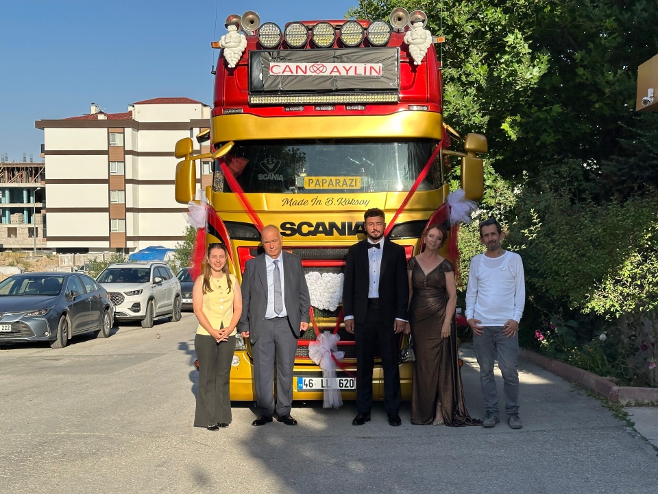 Niğde’de Bir İlk: Düğün Arabası Tır Oldu!