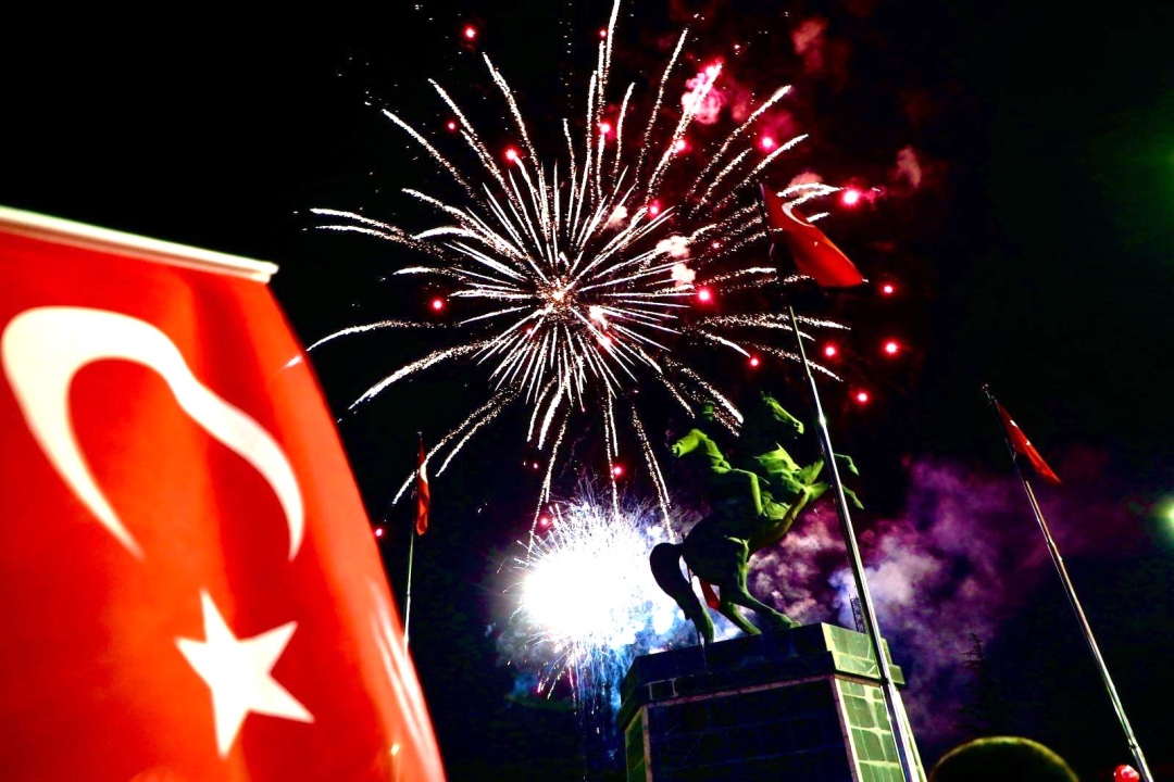 Niğde’de Cumhuriyetin 102. yılında fener alayı düzenlendi