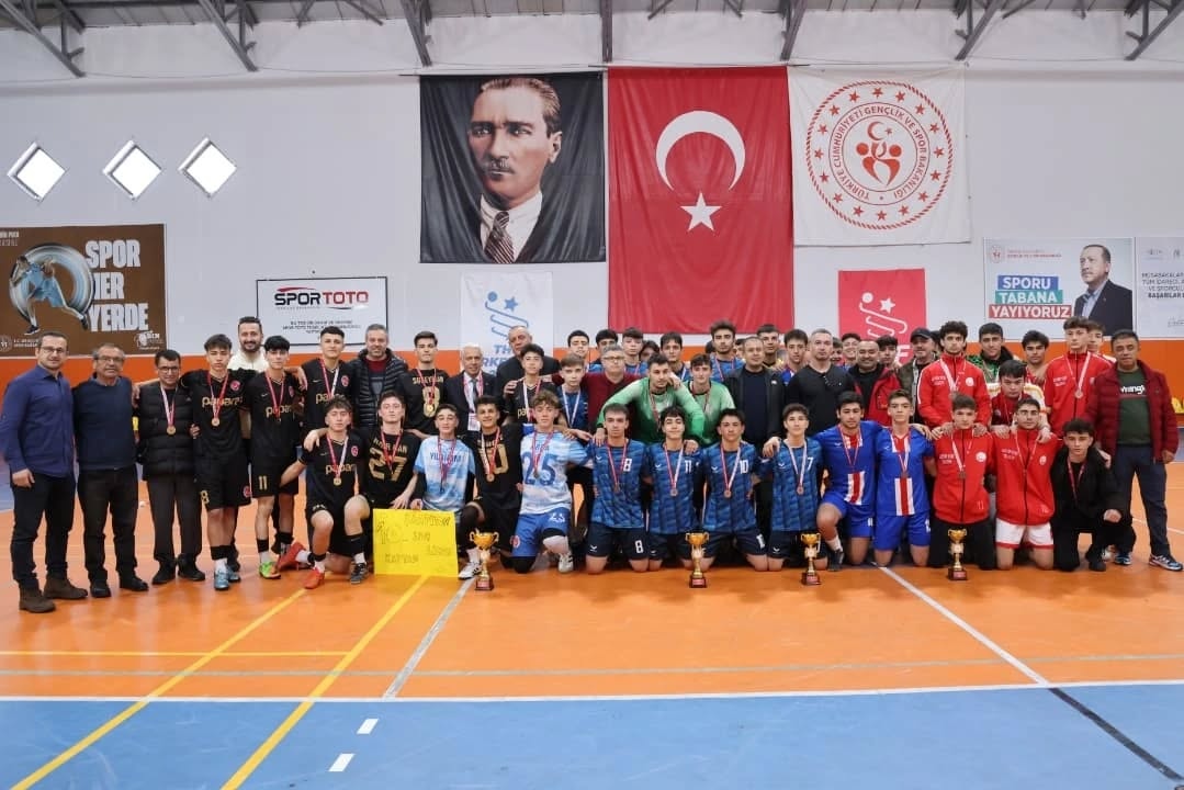 Niğde’de Genç Erkekler Futsal Müsabakaları tamamlandı!