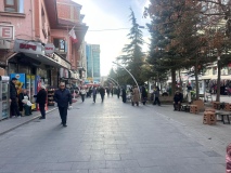 Niğde’de havaların yumuşamasıyla çarşıda hareketlilik yaşandı