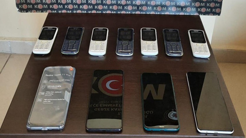 NİĞDE’DE KAÇAK CEP TELEFONU ELE GEÇİRİLDİ