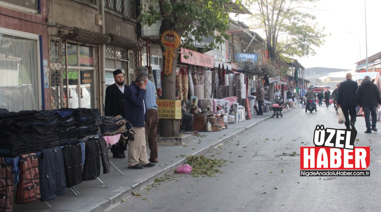 Niğde’de Kaldırım İşgalleri Vatandaşı Zora Sokuyor: “Zabıta Adil Denetim Yapsın”