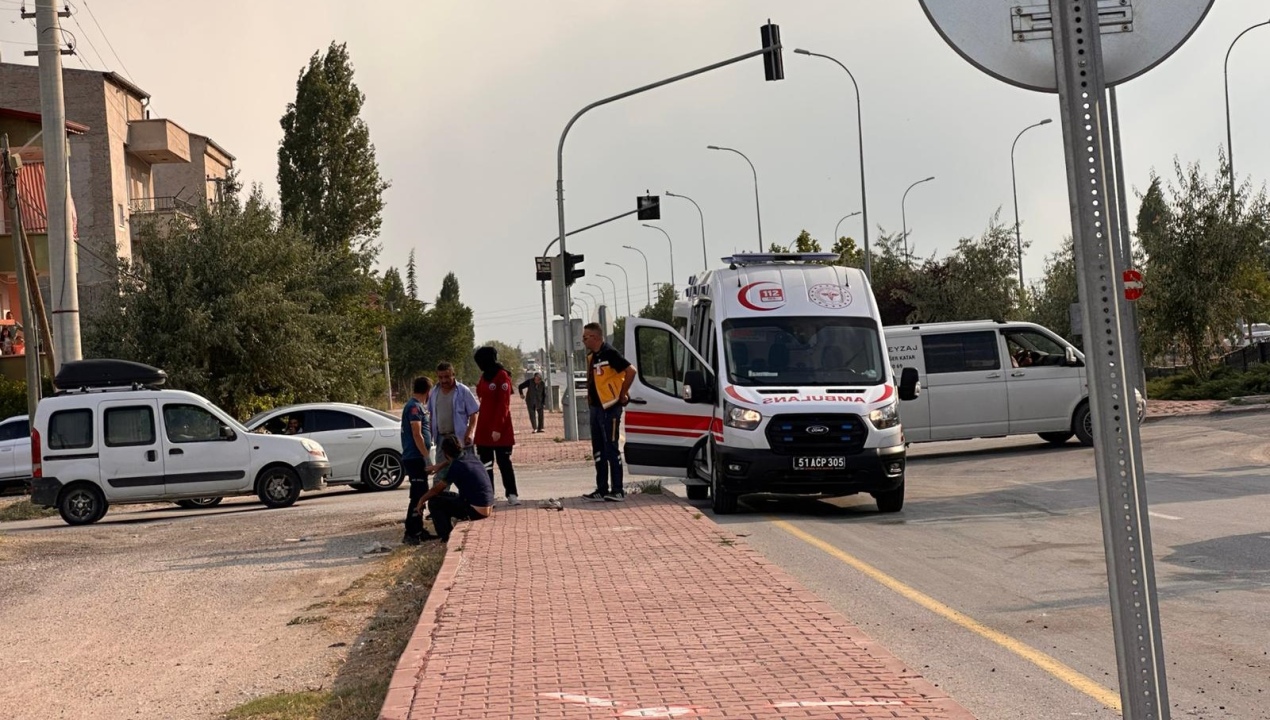 Niğde’de kaldırımda baygın halde bulunan vatandaş endişe yarattı