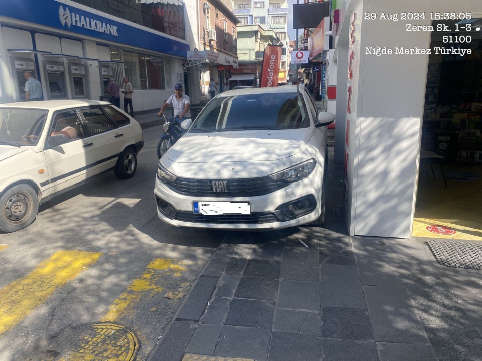 Niğde’de Kaldırımları İşgal Eden Araçlara Zabıta Ceza Yağdırdı