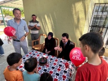 Niğde’de koruyucu aile yanında büyüyen çocuğa doğum günü sürprizi