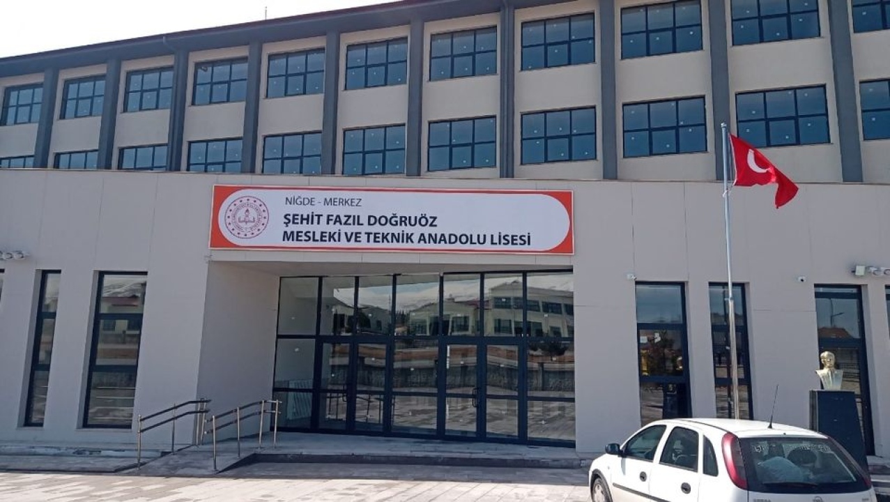  Niğde’de Laboratuvar Deneyinde Asit Kazası: 4 Öğrenci Yaralandı 