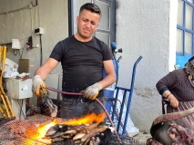Niğde’de Metal Ustaları Bayramda Kelle Ütme Geleneğini Yaşatıyor