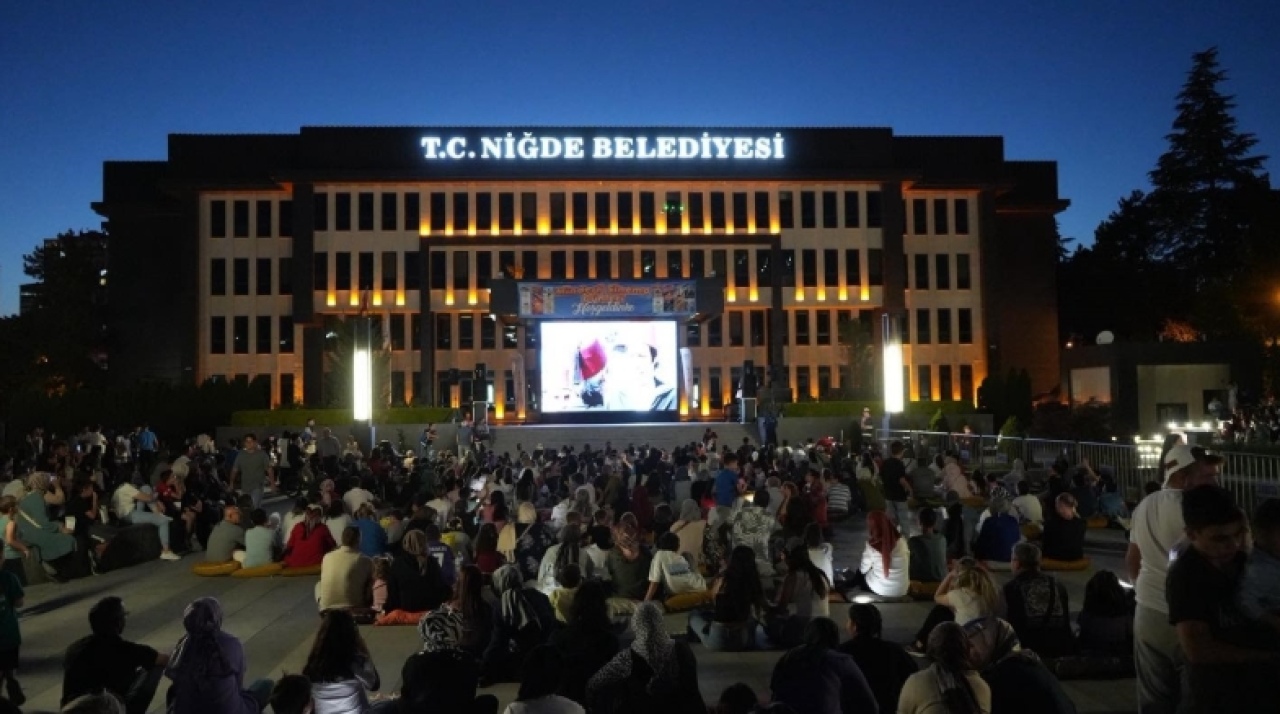 Niğde’de Minderli Sinema Günleri Uzatıldı