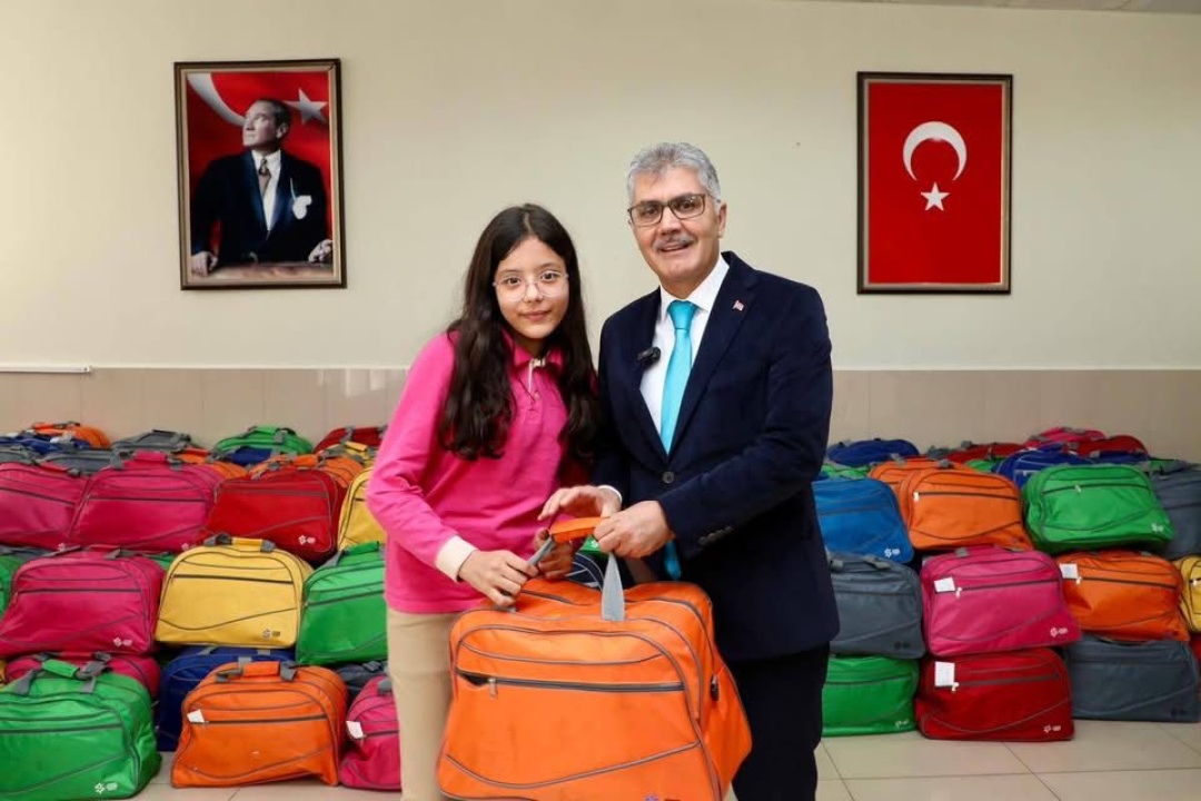 Niğde’de Öğrencilere Cumhuriyet Bayramı Armağanı