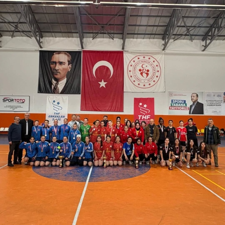 Niğde’de Okul Sporları Genç Kızlar Futsal Müsabakaları tamamlandı!