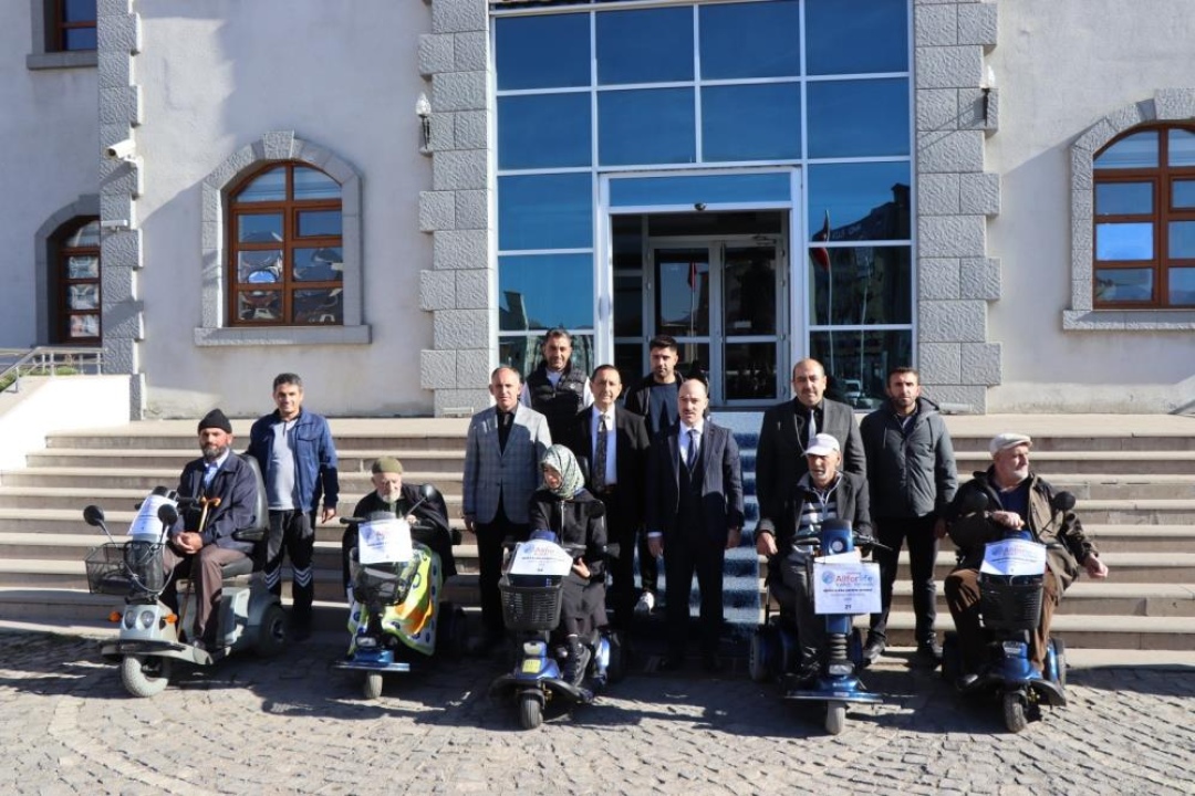 Niğde’de Özel İhtiyaçlılara Akülü Araç Desteği Sağlandı