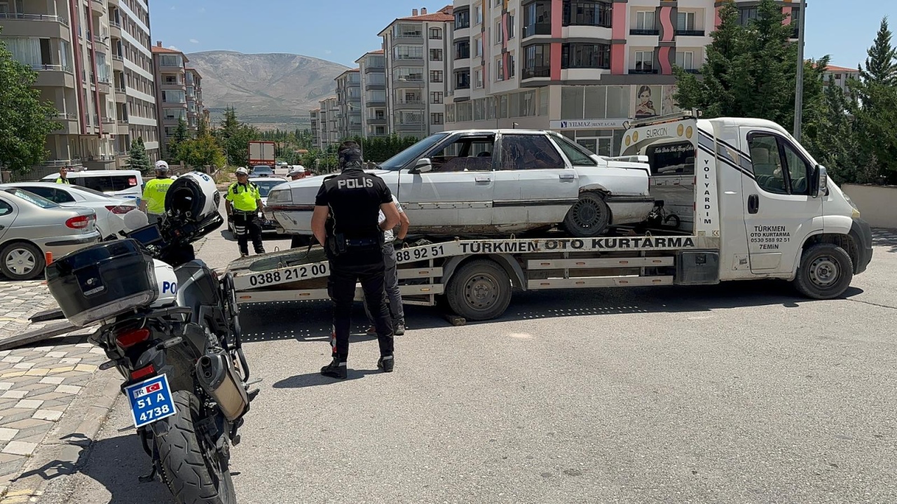 Niğde’de polisin dur ihtarına uymayan sürücü kovalamaca sonucu yakalandı