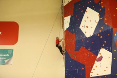 Niğde’de Profesyonel Tırmanma Duvarı Hizmete Açıldı