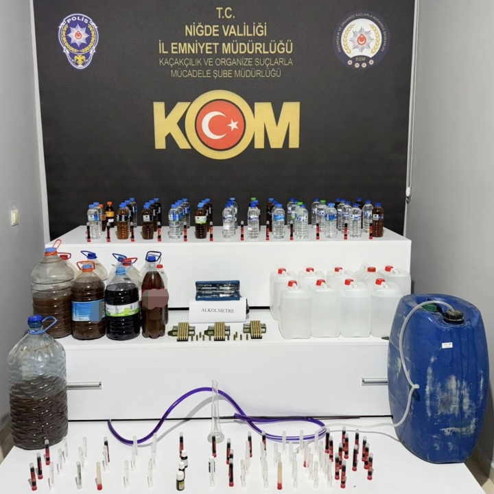 Niğde’de sahte alkol ve silah operasyonu