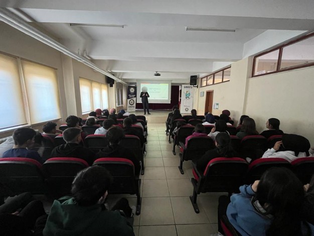 Niğde’de siber suçlar hakkında öğrenciler bilgilendiriliyor