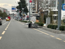 Niğde’de şiddetli fırtına! Çöp konteynerleri devrildi