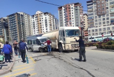 Niğde’de tanker ile minibüs çarpıştı