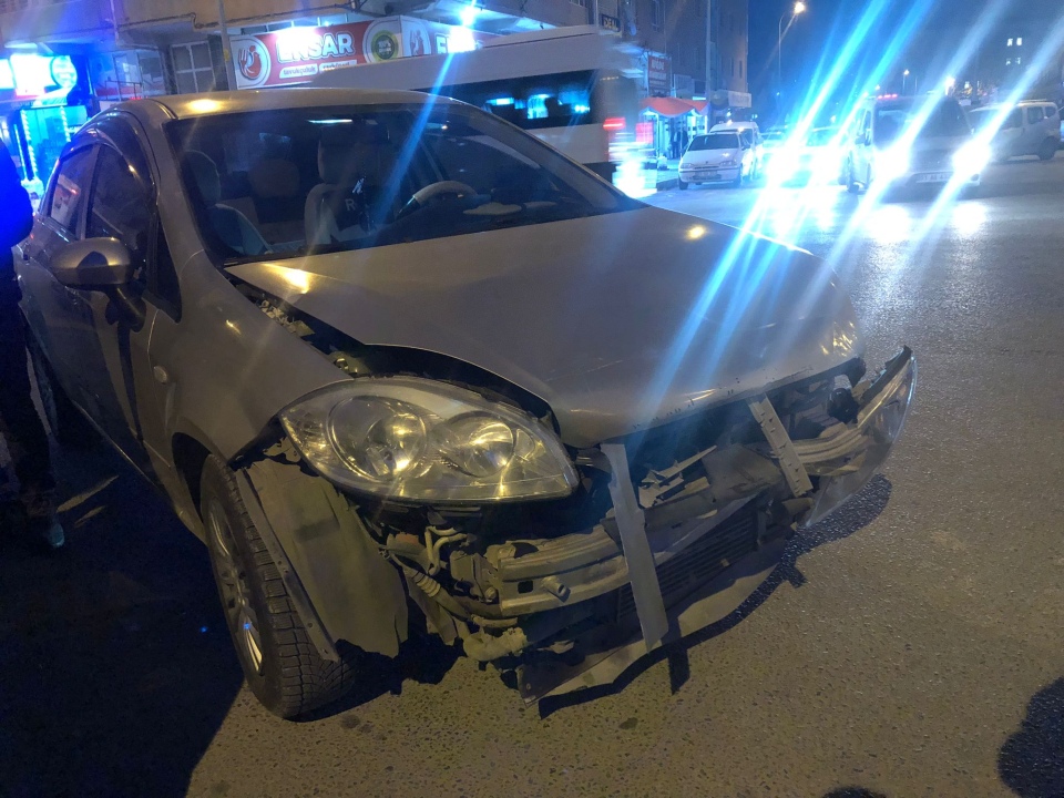 Niğde’de trafik kazası: Ticari taksiye arkadan çarptı