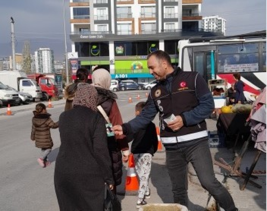 Niğde’de vatandaşlar uyuşturucu konusunda bilgilendiriliyor