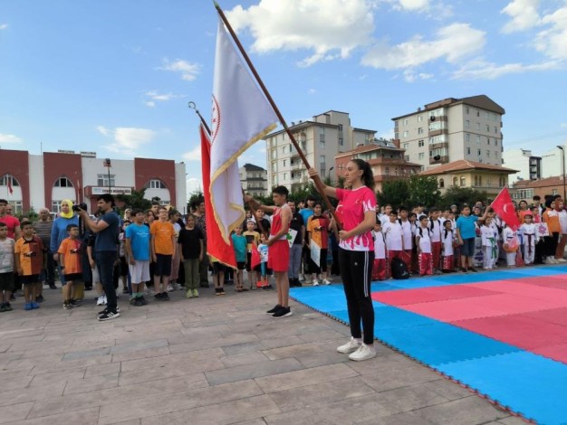 Niğde’de Yaz Spor Okulları kapılarını açtı