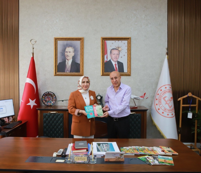 Niğde’de Yazar Gazi Karabulut’tan İl Müdürü Özbek’e Ziyaret