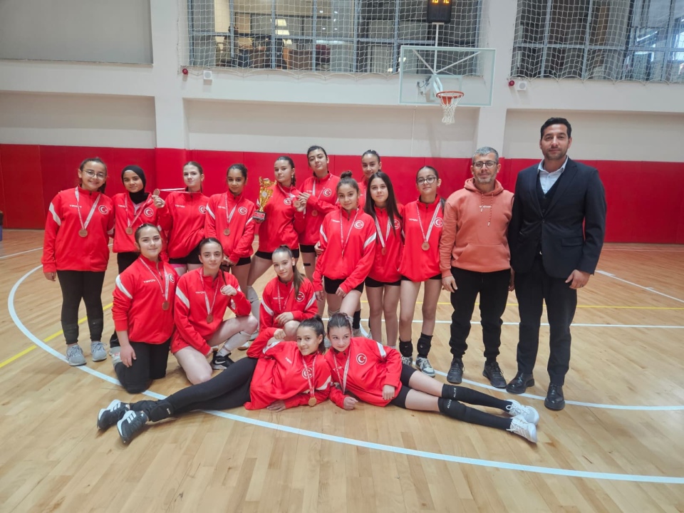 Niğde’de Yıldız Kızlar Voleybol Müsabakası Tamamlandı