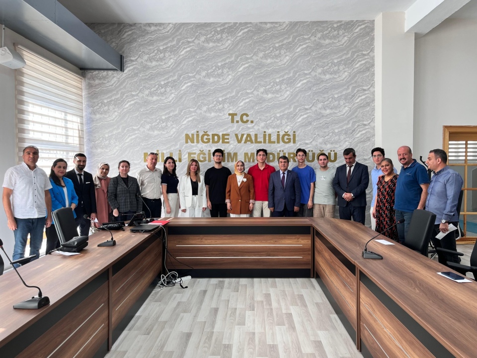 Niğde’de YKS’de dereceye giren öğrenciler ödüllendirildi