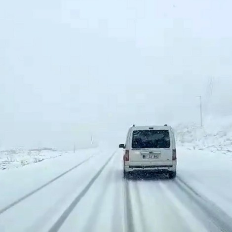 NİĞDE’DE YÜKSEK KESİMLER BEYAZA BÜRÜNDÜ