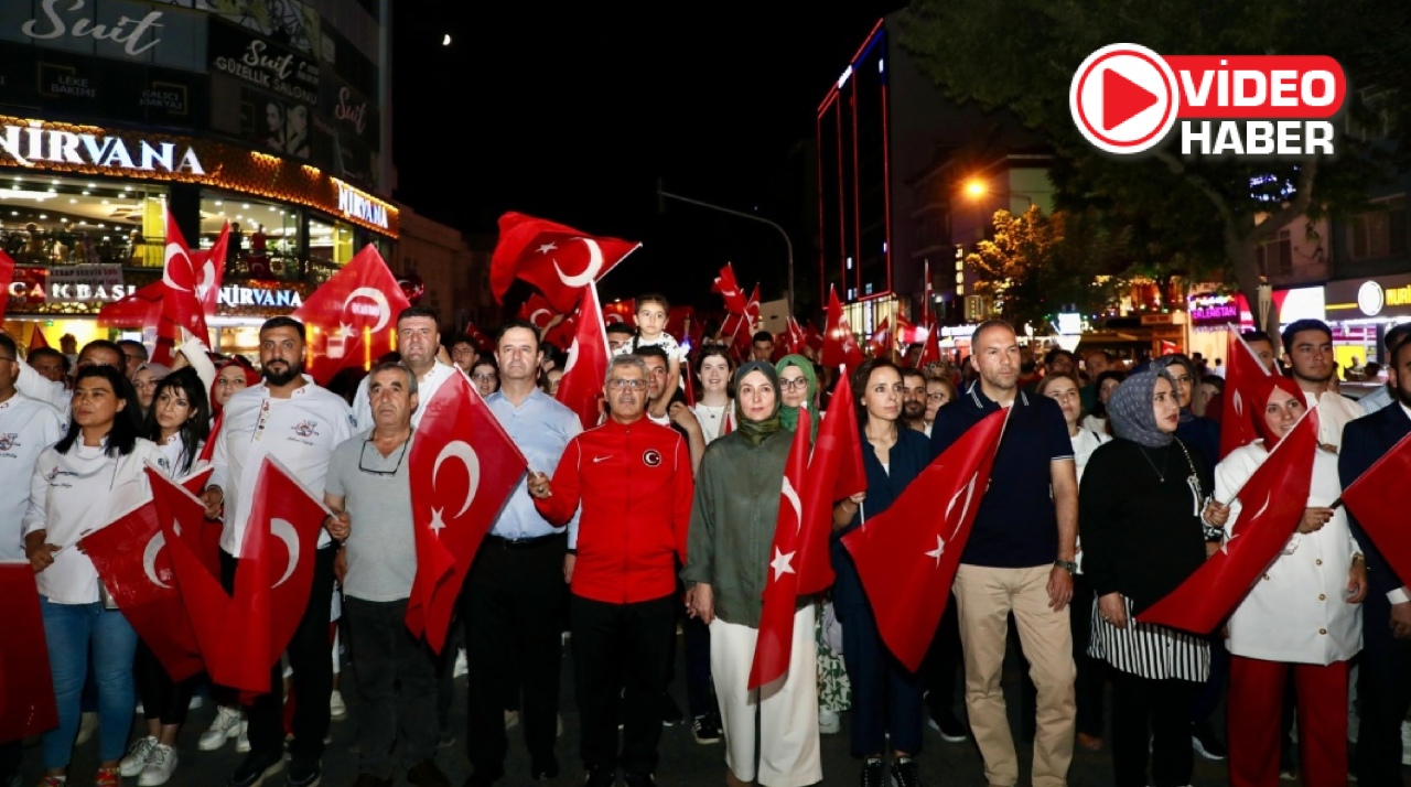 Niğde’de Zafer Coşkusu Fener Alayı ile Taçlandı