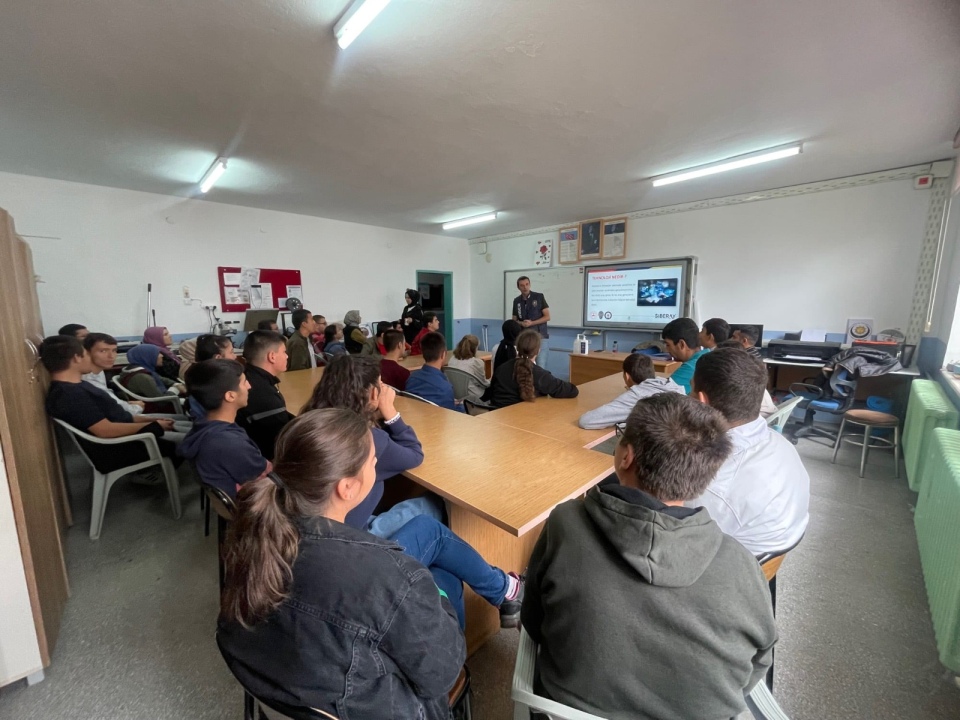Niğde Emniyetinden Fertek’te “SİBERAY” Semineri