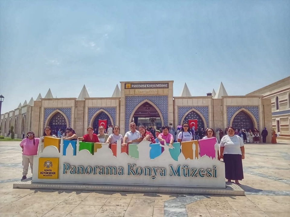 Niğde Engelsiz Yaşam Merkezi sakinlerinden Konya’ya kültür ve tarih gezisi