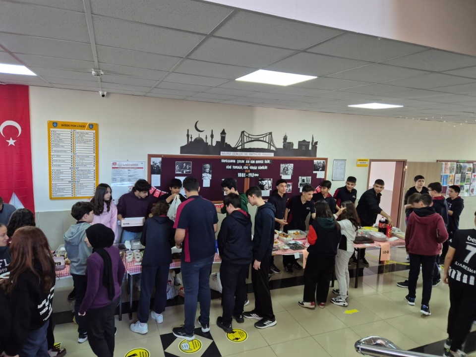 Niğde Fen Lisesi’nde “Bir Okul Bin Umut Gazze Kermesi” Düzenlendi