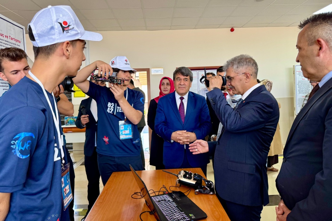 Niğde Fen Lisesi’nde TÜBİTAK Bilim Fuarı açıldı