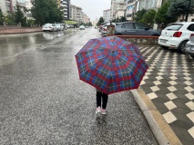 Niğde güne yağmurla uyandı