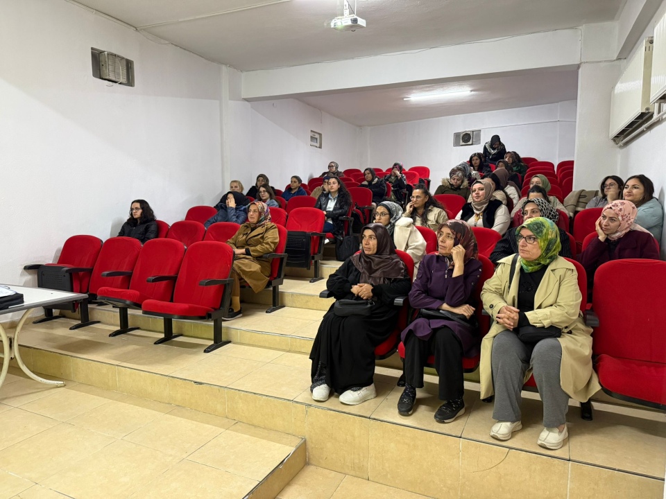 Niğde Halk Eğitimi Merkezi’nden Hosteslik Kursu Eğitimi